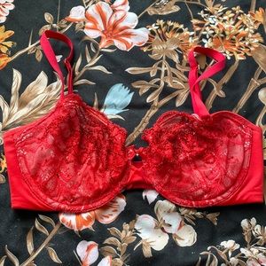 A red very sexy online bra